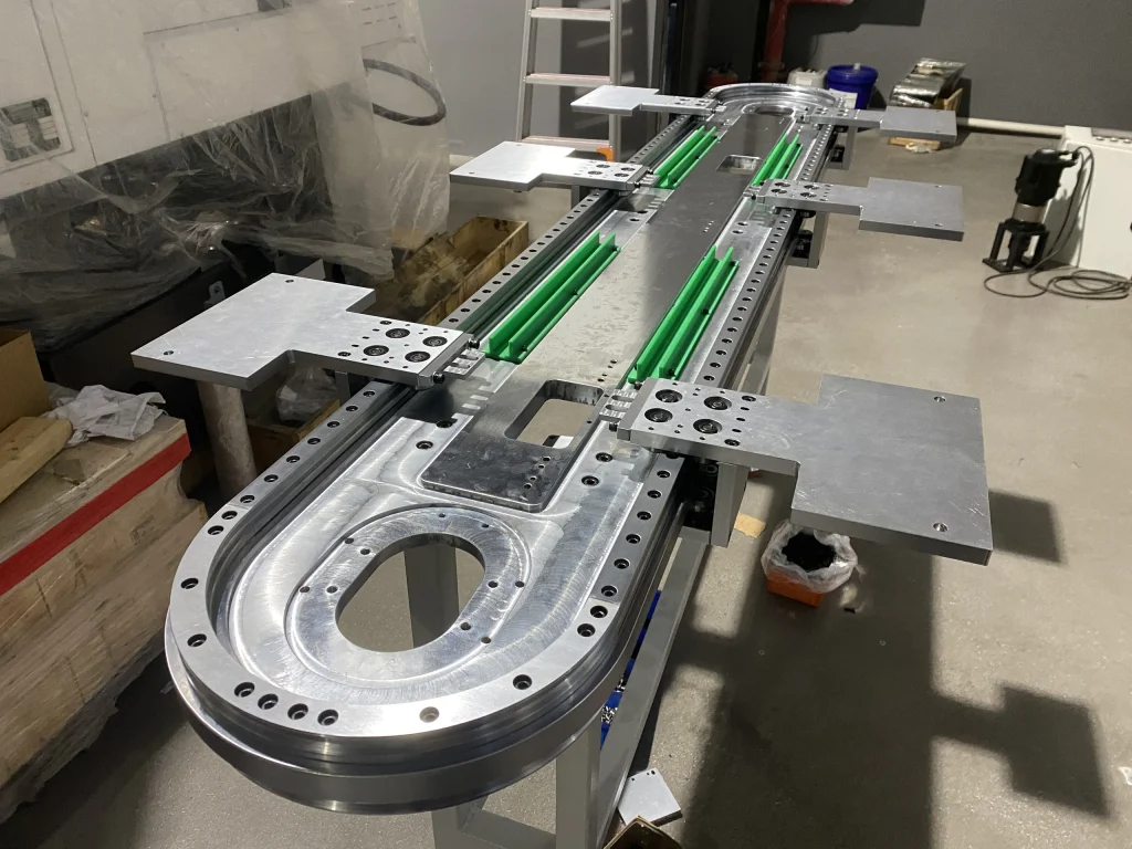 A long oval track module with parallel working sections and fixture plates